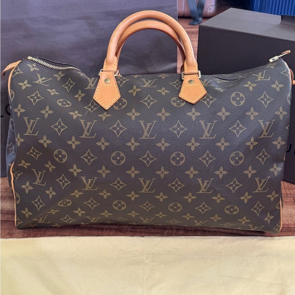 Louis Vuitton Monogram Canvas Speedy 40 - Picture 2 of 11